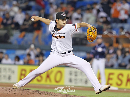 '10G ERA 6.75' <b>김서현</b>에 한화 김경문 감독 비판 대신 "그동안 너무 잘해...