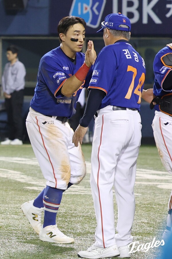 LG와 승차 '2경기'로 좁혔다...<b>한화</b> 감독 "<b>손아섭 칭찬</b>합니다" [스춘 현...