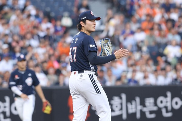 '<b>퇴장</b> 불사' <b>조성환</b> 감독<b>대행</b> 비디오 판독 항의에도 분위기 반전 없었다...