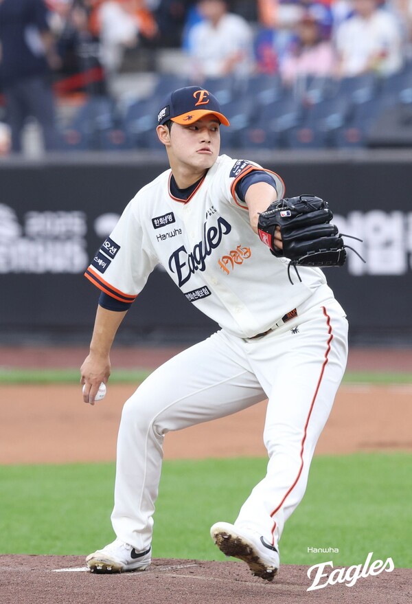 한화 문동주, 충격의 6실점 조기 강판...<b>선발</b> 등판시 개인 최소 이닝 불...