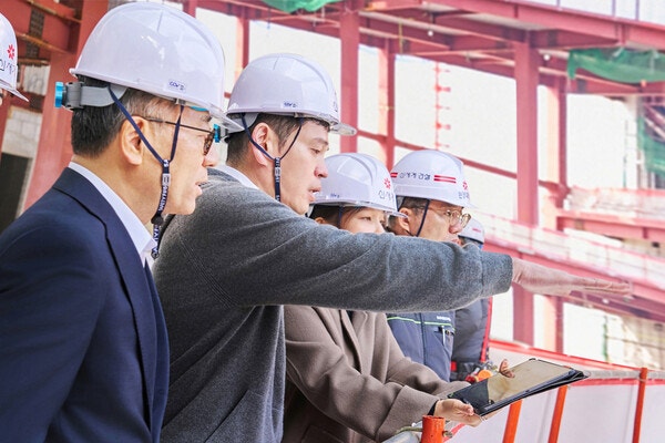 정용진 회장의 스타필드 청라 현장경영 모습(사진=신세계그룹 제공)
