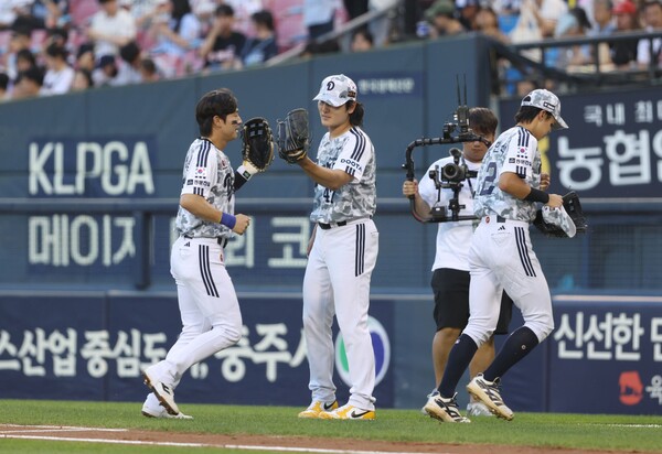 외국인 에이스 18구 만에 시즌 끝, 아쿼도 실패, 불펜 줄부상...그런데도 '팀 ERA 1위' 미라클 두산