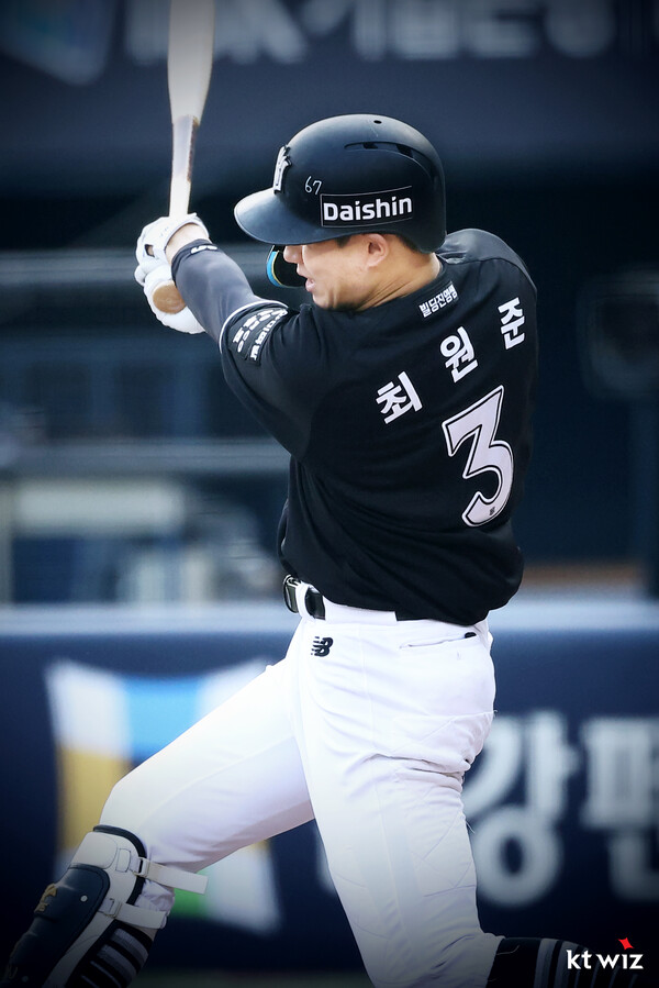 시즌 개막전도, 후반기 개막전도 <b>KT</b>가 웃었다...'<b>최원준</b> 역전 <b>3점포</b>' LG ...