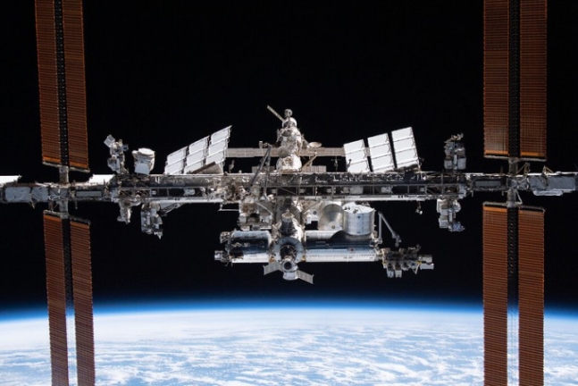 (ISS)    400km   ִ ' '̴. 1998 Ǽ ۵         ϴ ÷  ؿԴ. NASA Johns