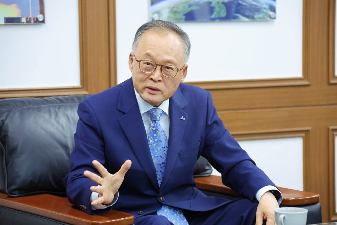 지난해 항우연에서 동아사이언스와 인터뷰를 진행하는 이상률 전 항우연 원장.항우연 제공