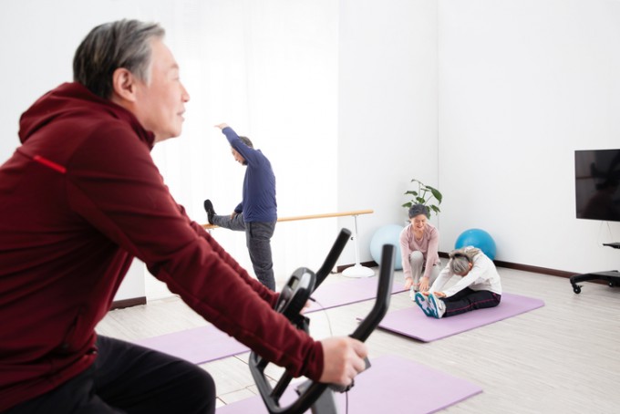 노화로 인한 근력 약화의 원인으로 도파민 신경계의기능 저하가 지목됐다. 운동 중인 노인들. 게티이미지뱅크 제공