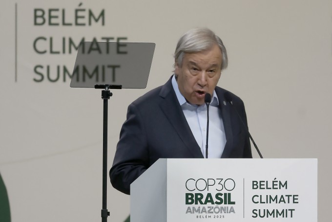 안토니우 구테흐스 UN 사무총장이 6일(현지시간) 브라질 벨렝에서 열린 세계 지도자 기후행동 회의에서 연설하고 있다. EPA/ANTONIO LACERDA/연합뉴스 제공