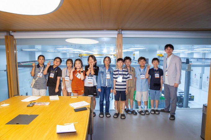 김성희 텔레픽스 CTO를 만난 어린이 우주 기자단.스튜디오51 제공 