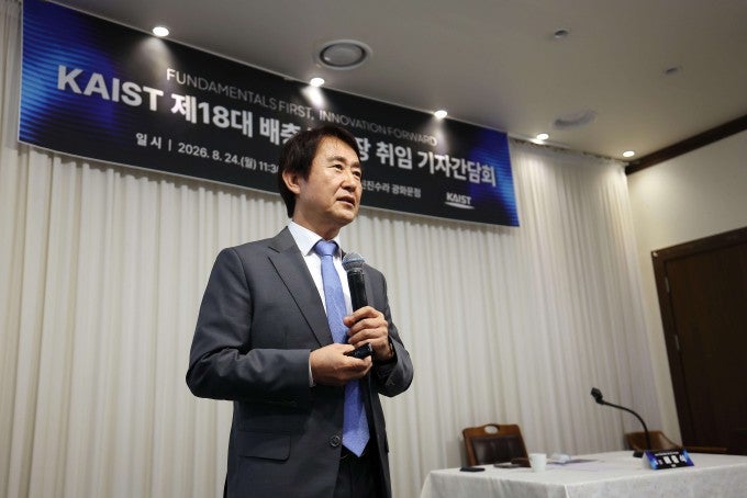 배충식 <b>KAIST</b> 총장 "사고력 키운 뒤 <b>AI</b> 활용 극대화…승부수는 피지컬<b>AI</b>...