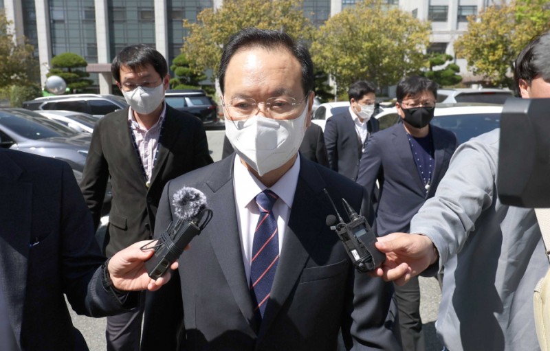 '정치자금법 위반' <b>하영제</b>, 결국 탈당…"불미스런 모습 죄송"