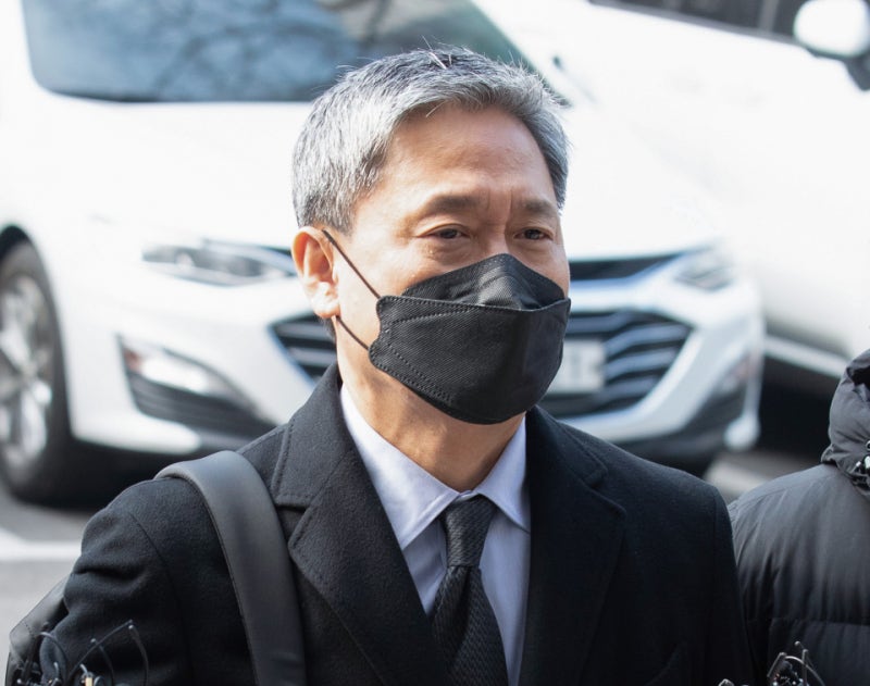 '제작사 고가 인수' <b>김성수</b> <b>카카오엔터</b> 대표 구속 심사…"적법 투자" 주장