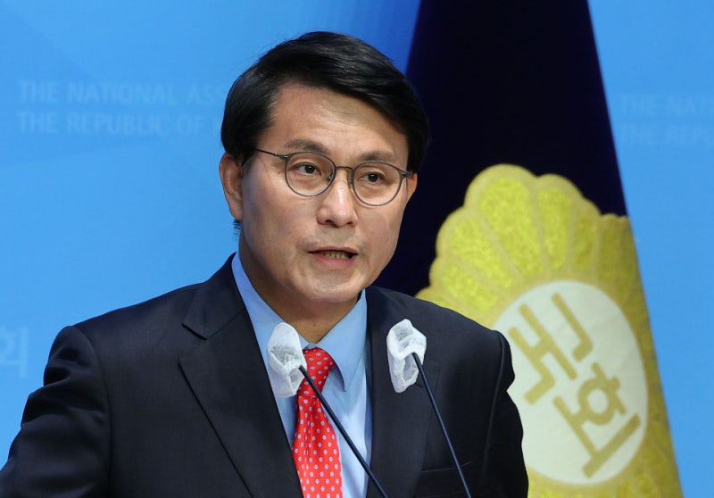 <b>윤상현</b>, <b>한동훈 견제</b>…"당 대표 나올 거면 뭐 하러 사퇴했나"