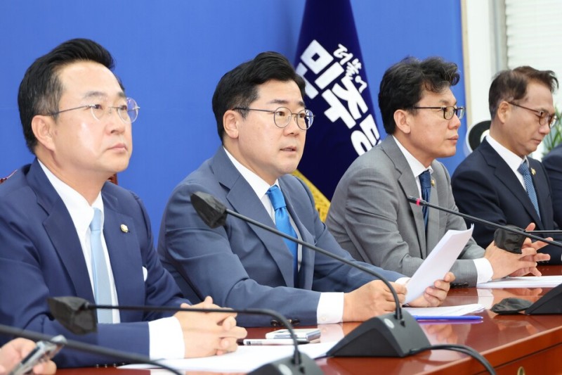 <b>박찬대</b> "오늘 '채상병 <b>특검법</b>' 처리…尹, 거부하면 몰락의 길 놓일 것"
