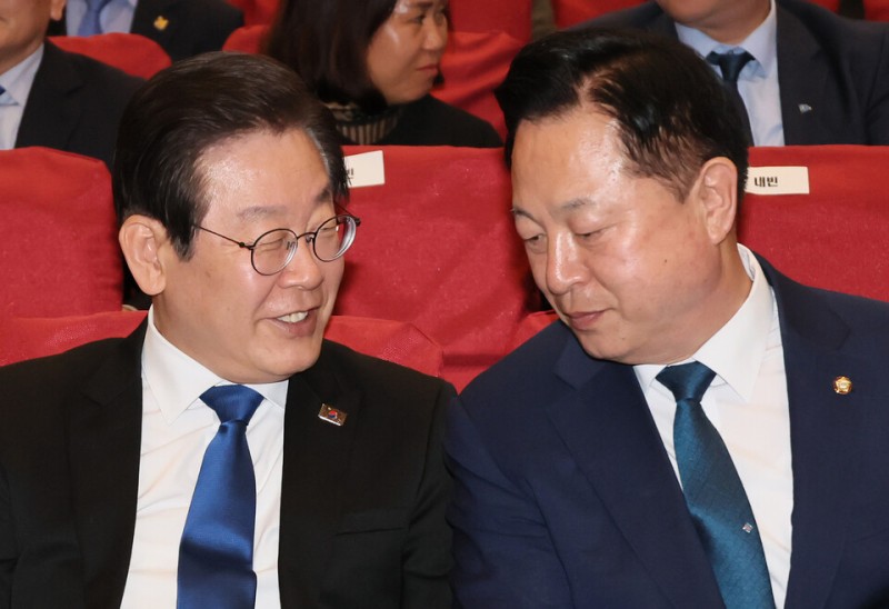 <b>김두관</b>, 이재명에 도전장…당 <b>대표</b> 출마 공식화