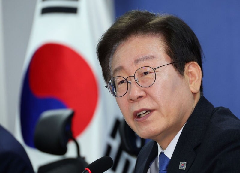 <b>이재명</b> "<b>의료</b>대란이 의사 탓? 민생파탄은 국민 탓인가"