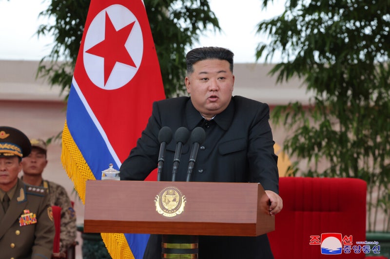 北<b>김정은</b> "<b>핵무기 기하급수적</b> 확대…임의시각 사용 태세 완비"