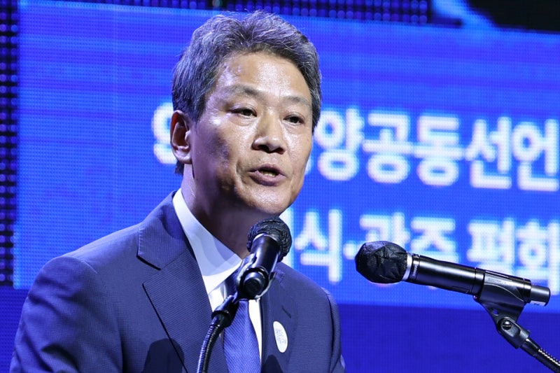 <b>임종석</b>, '두 <b>국가론</b>은 위헌' 민주당 입장에 "그렇게 생각 안 해"