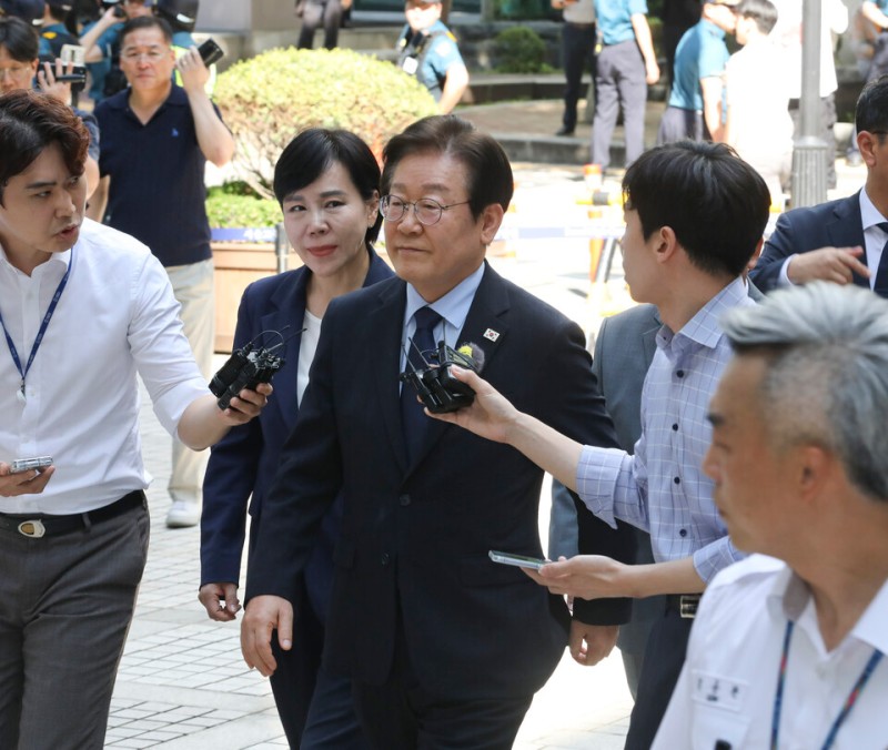 [속보] 검찰, '검사사칭 사건 위증교사' <b>이재명</b>에 징역3년 구형