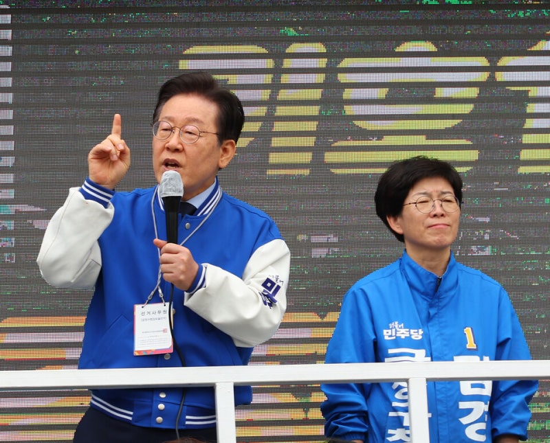 '탄핵' 놓고 <b>이재명</b>-<b>한동훈</b> 설전…"제 발 저리나" VS "구질구질"