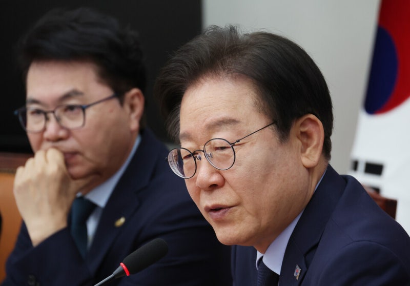 <b>이재명</b> "尹-<b>트럼프</b>, <b>케미</b> 안 맞을 것…국익 중심 실용 외교해야"