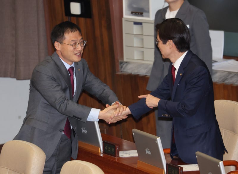 與조경태·<b>김예지</b>·<b>김상욱</b>·한지아, 당론 거부…<b>헌법재판관</b> 임명안 표결...