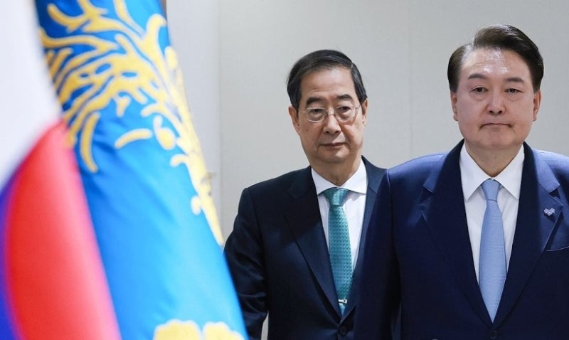 <b>서울대 학생</b>들, 尹·韓 등 겨냥해 "부끄러운 선배들…졸업장 반납하라"
