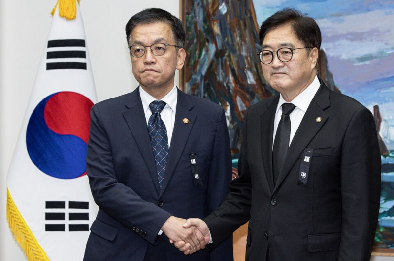 <b>우원식</b> 의장, 최상목의 <b>헌법재판관</b> 2명 <b>임명</b>에 "심각한 유감"…야권의 ...