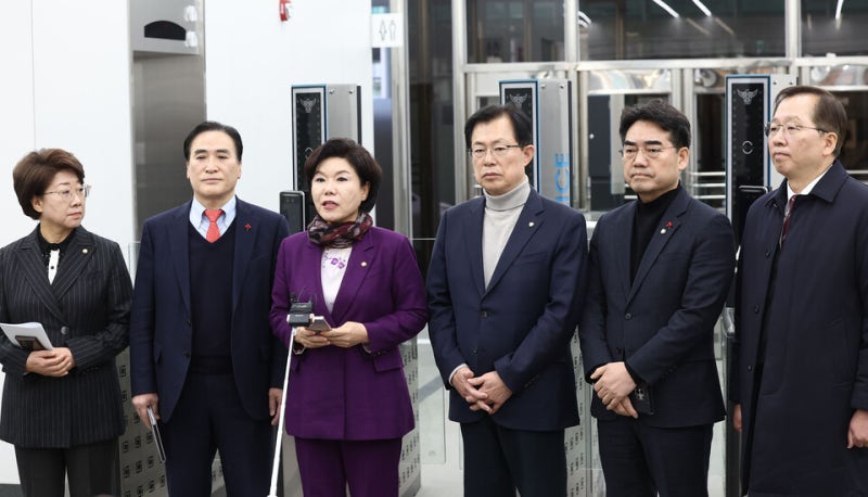 與, <b>국수본</b> 항의 방문…"野<b>이상식</b> 내통 의혹 사실관계 확인해야"
