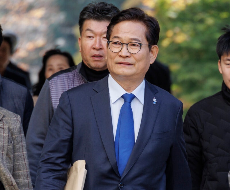 '<b>불법 정치자금</b>' <b>송영길 전 보좌관</b>, 1심 징역 1년2개월…법정구속