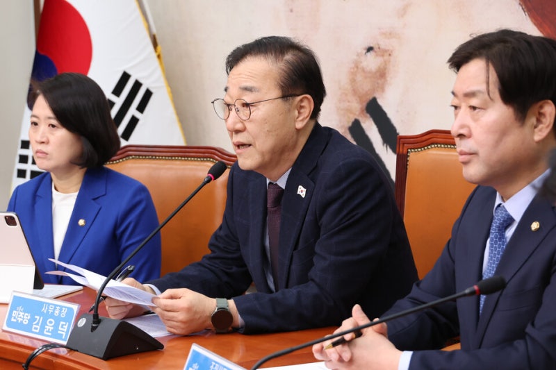 민주 "<b>중도층</b> 민심은 이미 尹 파면…하루 빨리 <b>탄핵</b>선고 이뤄져야"