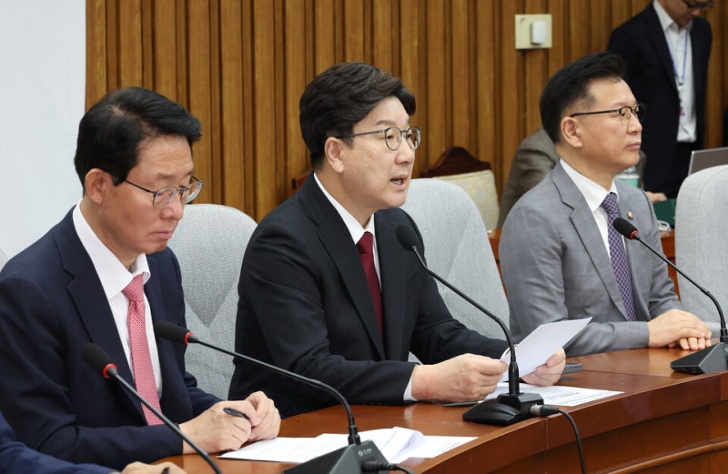 <b>권성동</b>, <b>윤희숙</b> '<b>계엄</b> 사죄'에 "전반적 동의…깊은 책임 통감"