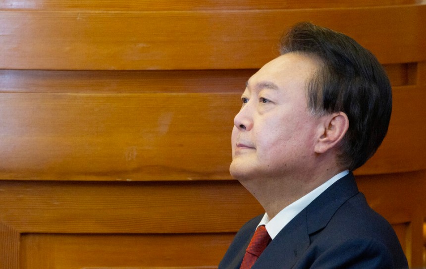 윤석열 대통령이 1월21일 오후 서울 종로구 헌법재판소에서 열린 탄핵심판 3차 변론에 출석해 피청구인석에 앉아 있다.ⓒ 사진공동취재단