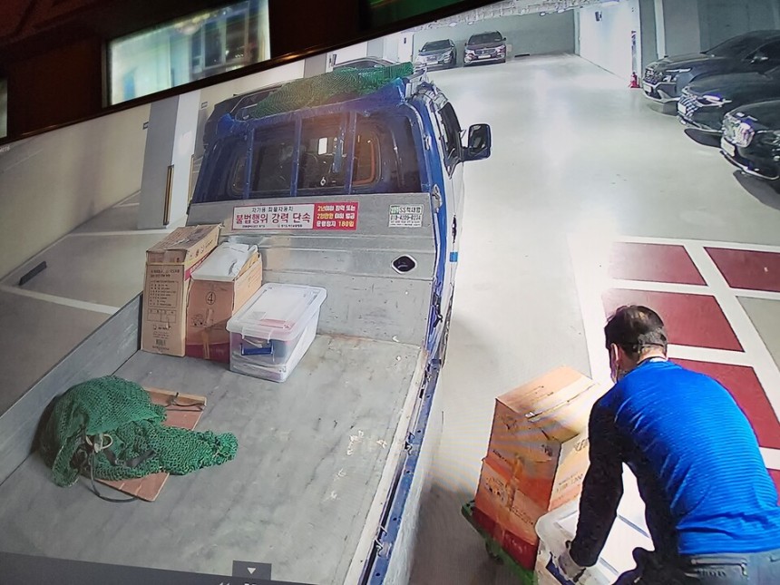 지난 2023년 5월 세계평화통일가정연합(舊 통일교,이하 가정연합) 세계본부장을 지낸 윤아무개씨 지시로 세계본부 및 임의단체와 관련한 자료 일부를 파기하는 모습 ⓒ시사저널&#160;