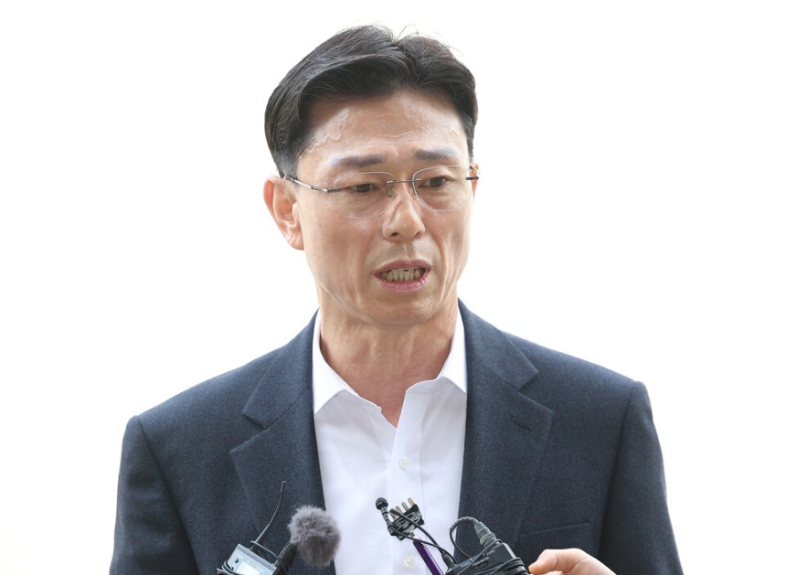 임성근 전 해병대 1사단장이 해병대 채상병 순직사건 외압 의혹의 수사 포렌식 참관을 위해 4월23일 경기도 과천 고위공직자범죄수사처(공수처)로 들어서며 취재진 질문에 답하고 있다.ⓒ 연합뉴스