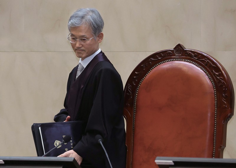 "조희대 탄핵, 살아있는 카드"…'<b>이재명</b> 대권' 위해 <b>사법부</b> 흔드는 민주...