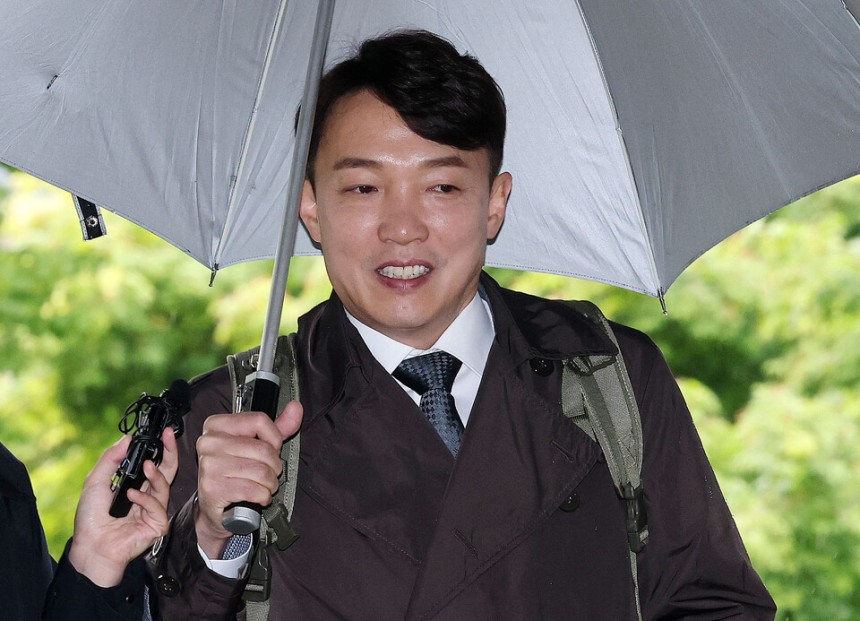 9일 이정섭 대전고검 검사가 서울 서초구 서울중앙지방법원에서 열린 '위장전입·청탁금지법 위반' 1심 1회 공판에 출석하고 있다.ⓒ연합뉴스