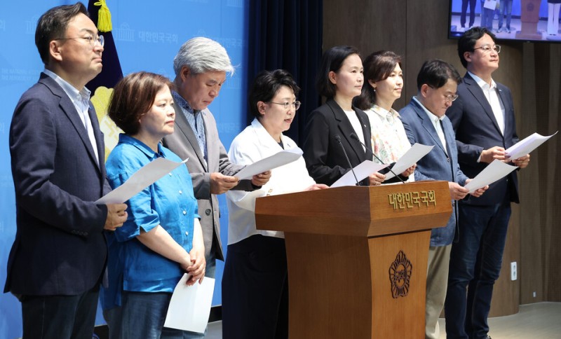 조국혁신당 "법원, 이재명 <b>대통령 재판</b> 즉각 <b>중단</b>해야"