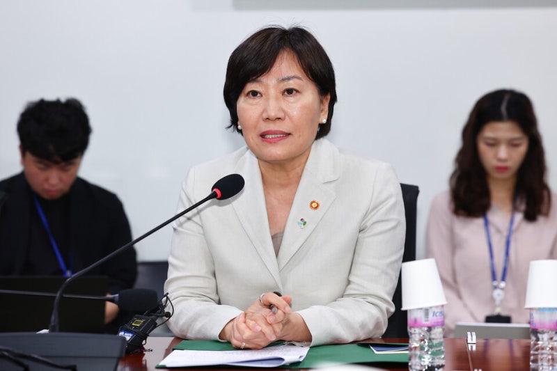 '유임' <b>송미령</b> "<b>양곡</b>법 이제 <b>여건</b> 돼…尹정부 때와 근본적으로 달라"
