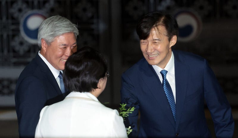 조국, 정치 재개 시동 걸었다…김종인 "<b>대통령</b> <b>출마</b>가 궁극적 <b>목표</b>"