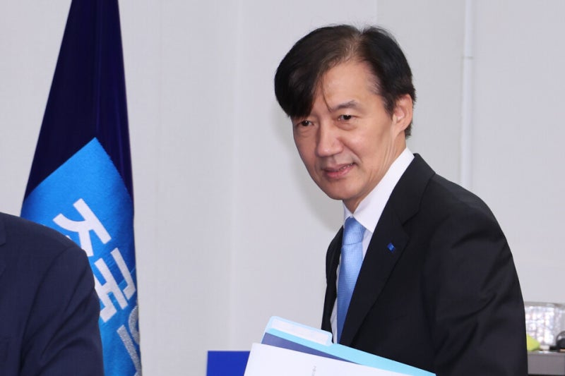돌아온 <b>조국</b>, 혁신당 <b>비대위원장</b>으로 <b>추대</b>…자당 '성 비위' 폭탄 수습할...