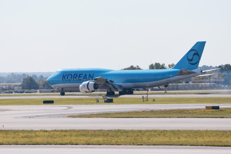 美 구금 <b>한국인</b> <b>석방</b>…버스 타고 <b>애틀랜타 공항</b> 이동