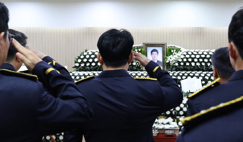 거세지는 '故<b>이재석 경사 순직</b>' 후폭풍…인천해경서장 등 대기발령