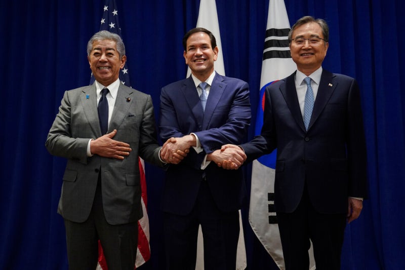 한·미·일 <b>외교장관</b> "완전한 北 비핵화 확고한 의지…한반도 평화 위해...