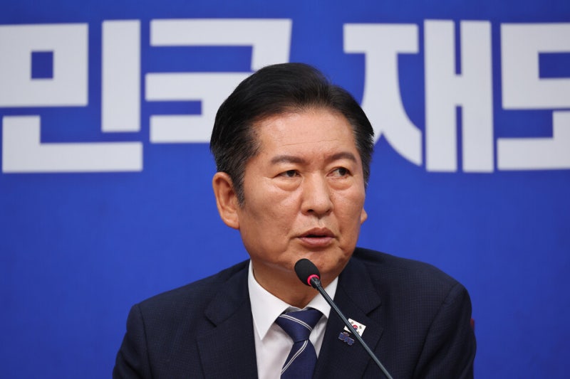 <b>정청래</b> "<b>조희대</b>, 궤변 말고 당당하게 <b>청문회</b> 출석해 진실 밝히라"