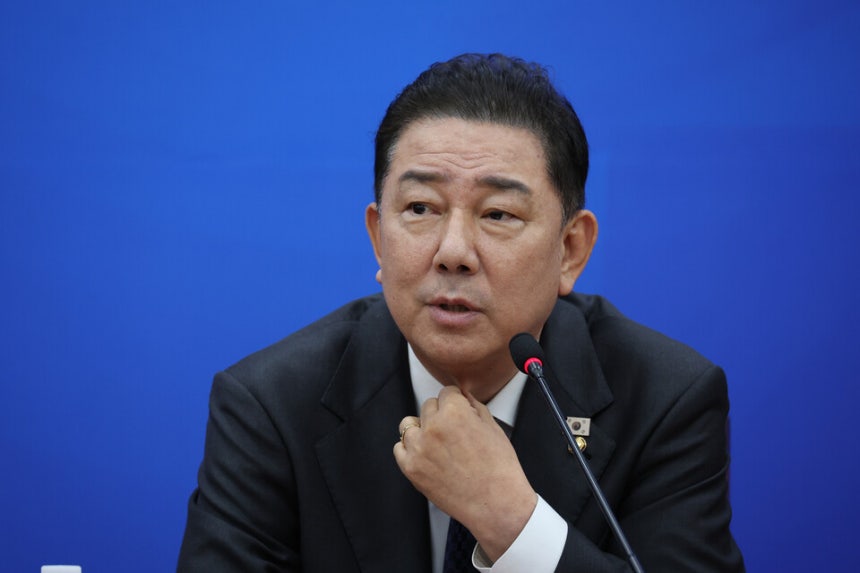 김병기 더불어민주당 원내대표가 10일 서울 여의도 국회에서 국정감사 증인채택 관련 브리핑을 하고 있다. ⓒ연합뉴스