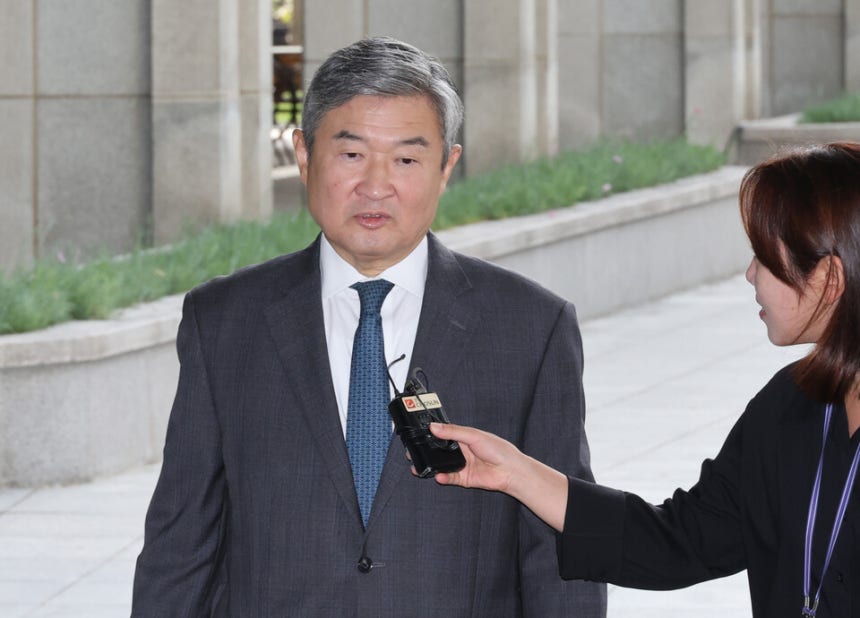 12ㆍ3 비상계엄 전후 상황 전반에 관여한 혐의를 받는 조태용 전 국정원장이 17일 서초구 서울고검에 마련된 조은석 내란특별검사팀 사무실에 피의자 신분으로 출석하고 있다. ⓒ연합뉴