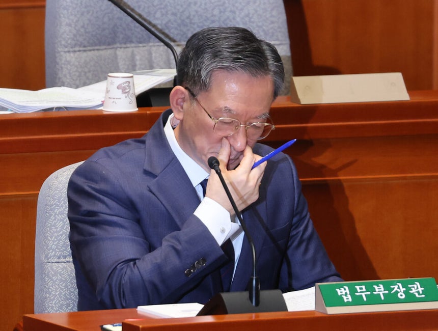 정성호&#160;법무부 장관이 11월13일 국회에서 열린 예산결산특별위원회 전체회의에 출석해 있다. ⓒ연합뉴스