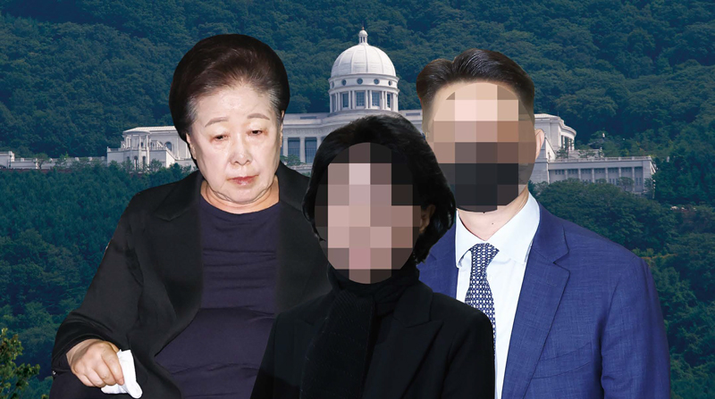 발경기도 가평군 설악면에 위치한 천정궁 박물관(뒷 건물)과 한학자 총재,정원주 전 총재 비서실장,윤영호 전 세계본부장(왼쪽부터) ⓒ시사저널 임준선·이종현·연합뉴스