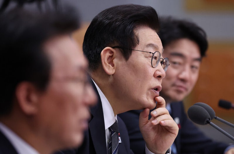 李<b>대통령</b> "생리대 엄청 비싸다고"…<b>공정위</b>에 조사 지시
