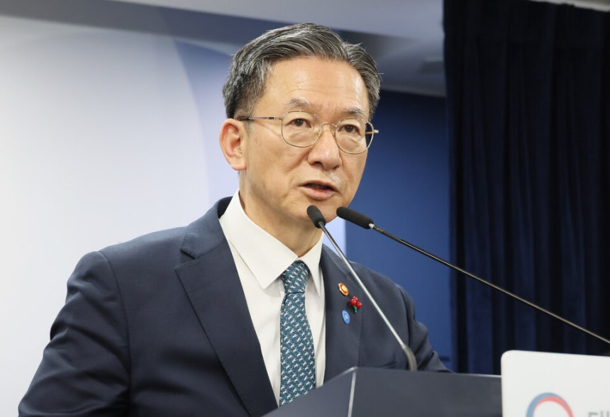 정성호 법무부 장관이 12월19일 서울 종로구 정부서울청사에서 업무보고 사후 브리핑을 하고 있다.ⓒ연합뉴스